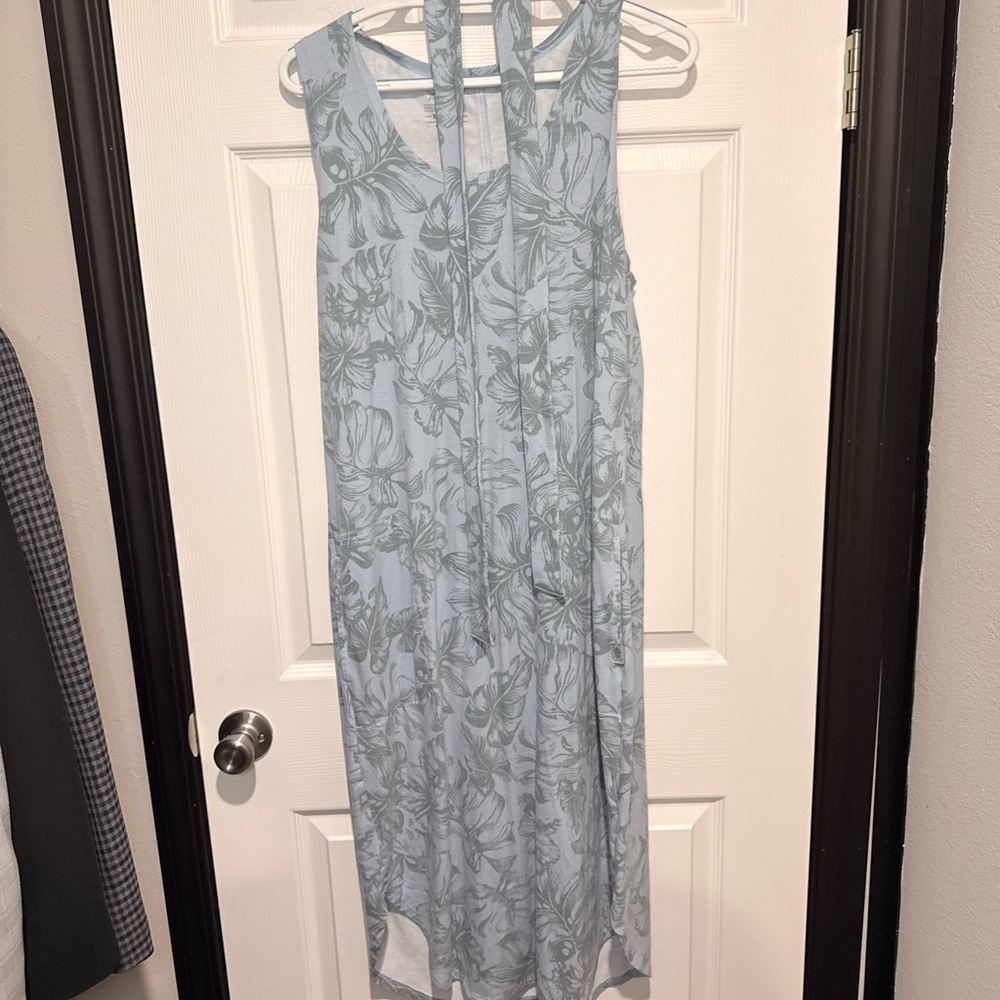 Chic Floral Midi Dress in Light Blue Aftco